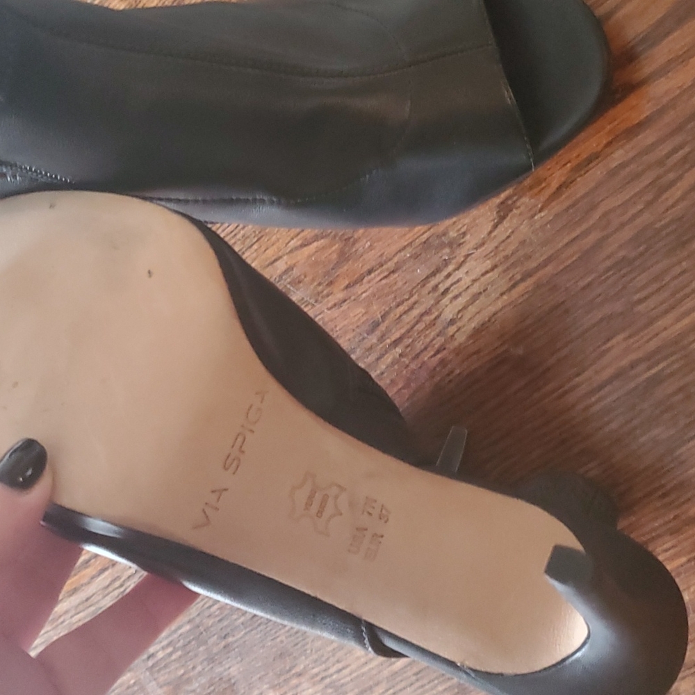 Heels - Picture 3 of 3